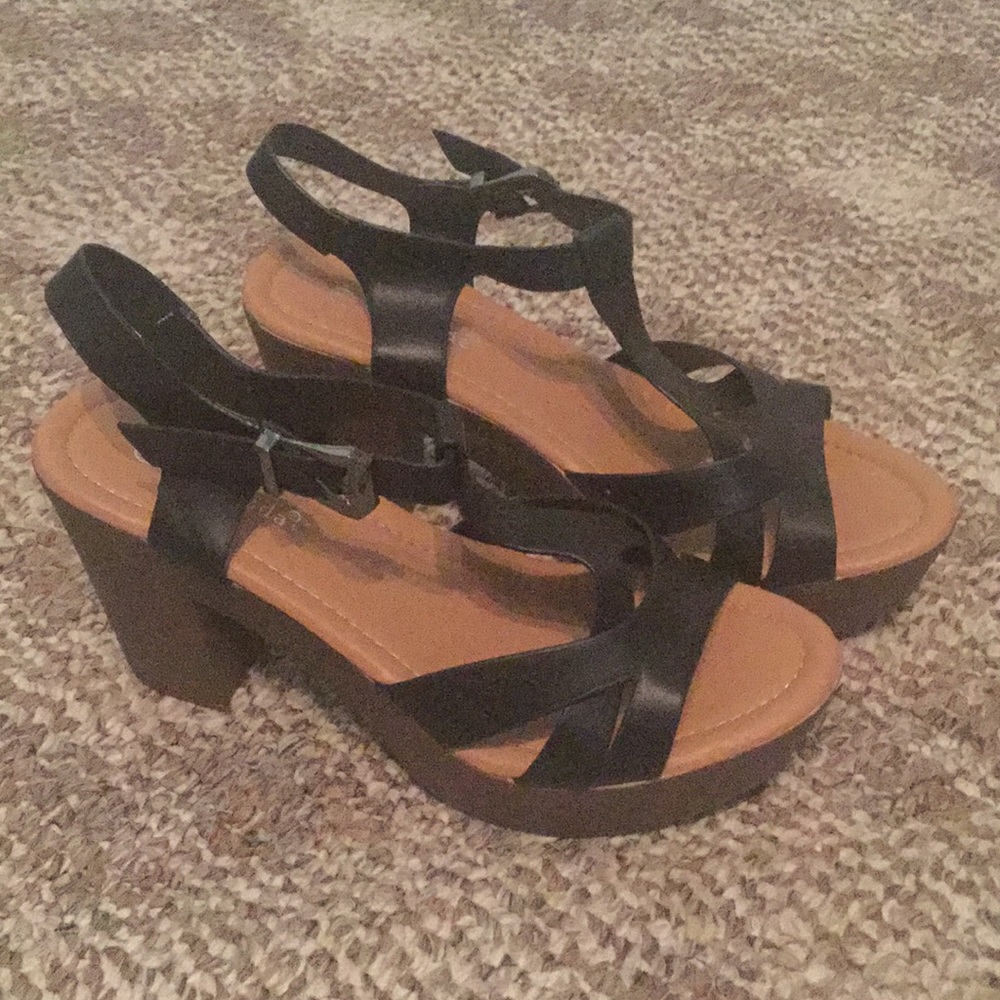 NIB Top Moda platform sandals
